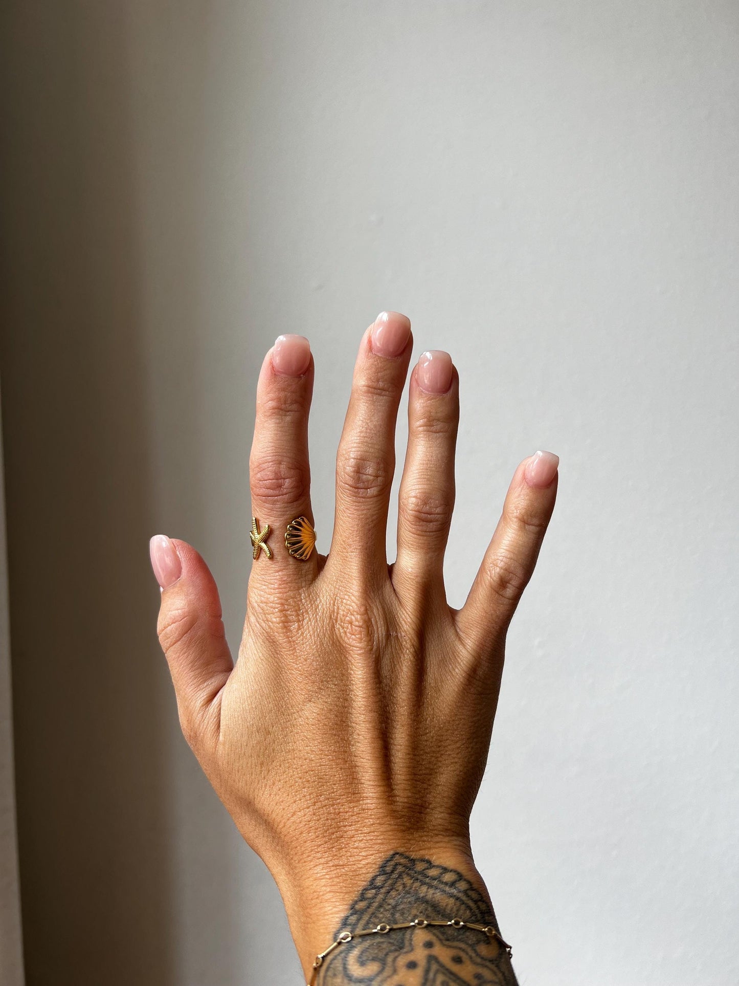 Gold seashell ring